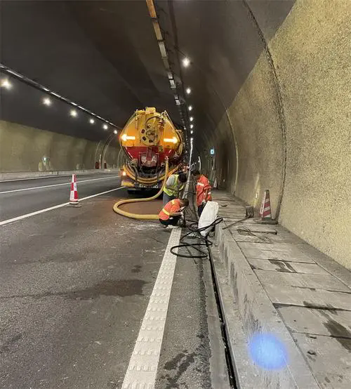 延安隧道排水渠清淤